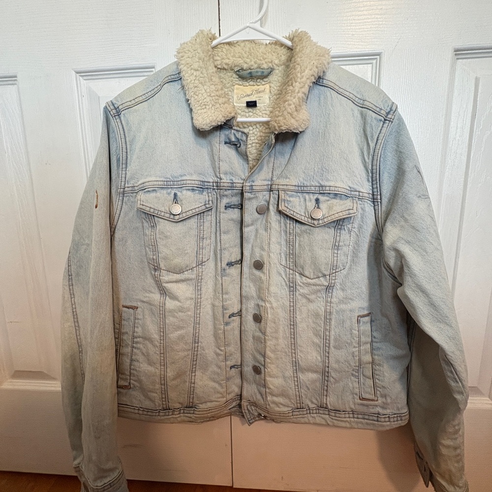 Universal Thread Light Blue Denim Jacket with Cream Sherpa Collar